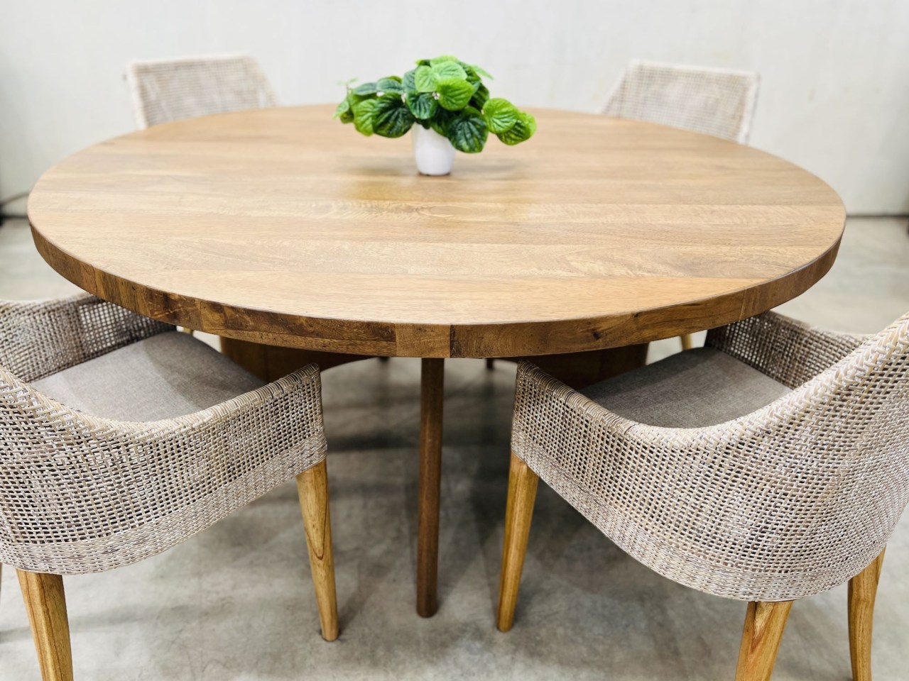 Infinity round dining table-4